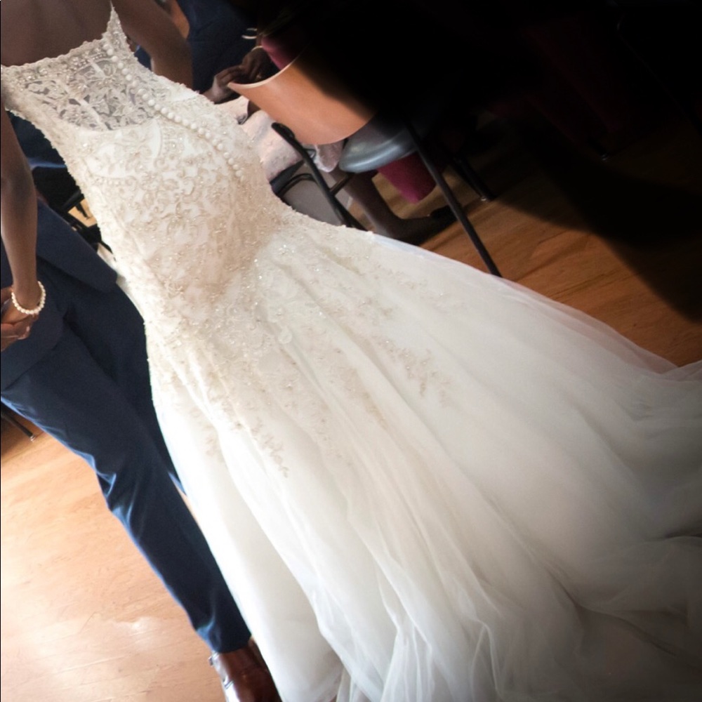 Beautiful Mori Lee Wedding Dress- style 8125